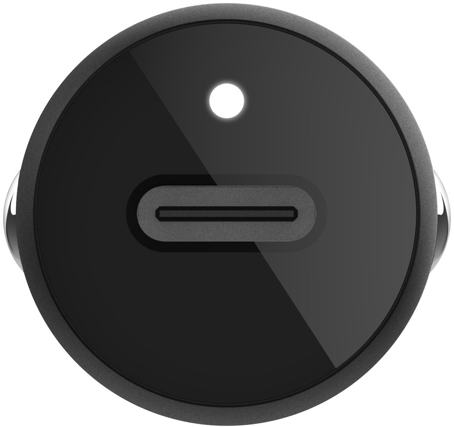 Chargeur de voiture noir avec un port USB-C. Surface noire brillante avec une petite lumière blanche.