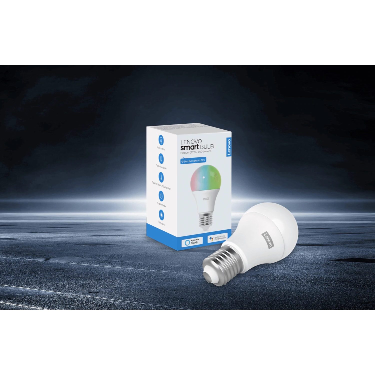 Caja y bombilla Lenovo Smart Bulb sobre una superficie. Caja blanca con imagen de luz colorida.