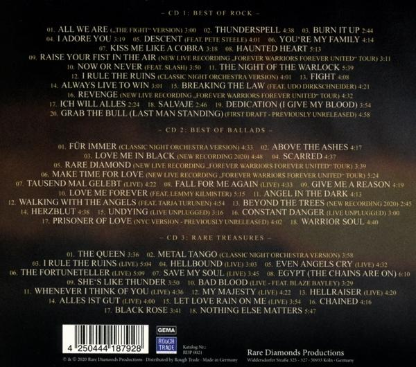 CD-Cover mit Titellisten, Albumtitel und Künstlernamen. Text ist hauptsächlich weiß auf dunklem Hintergrund.
