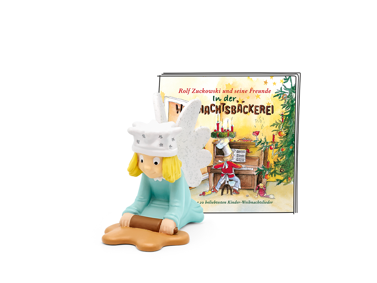 Weihnachtsengel-Figur mit einem Buch und einem Engels-Keks. Weißer Hintergrund.