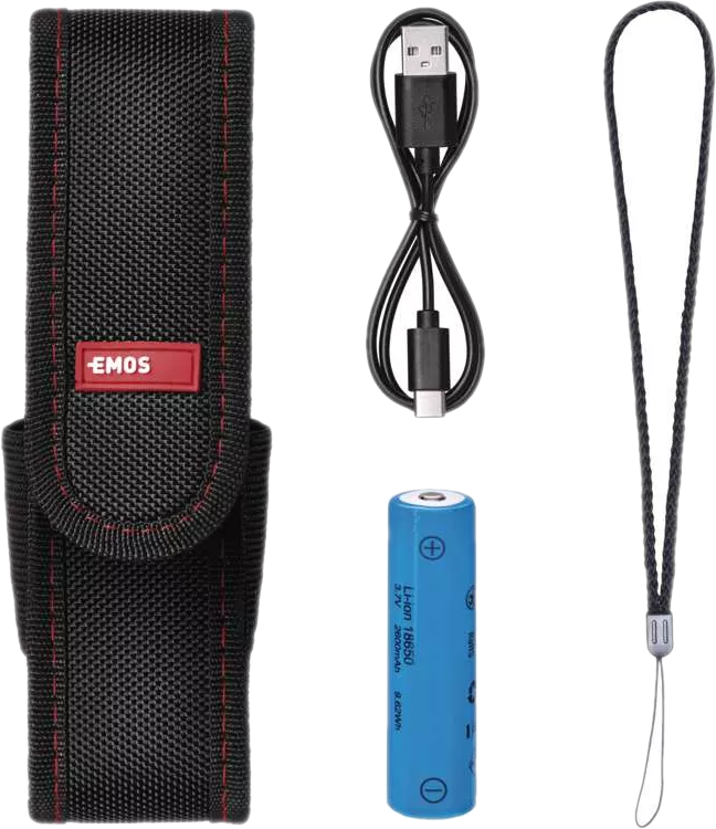 Fekete zseblámpa tok, USB kábel, kék akkumulátor és fekete zsinór, fehér háttér.