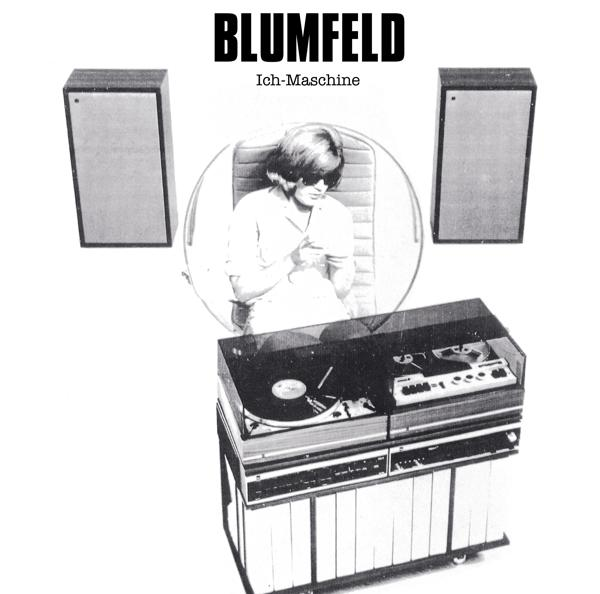 Albumcover 'Blumfeld Ich-Maschine' mit Frau, Lautsprechern und Plattenspieler.
