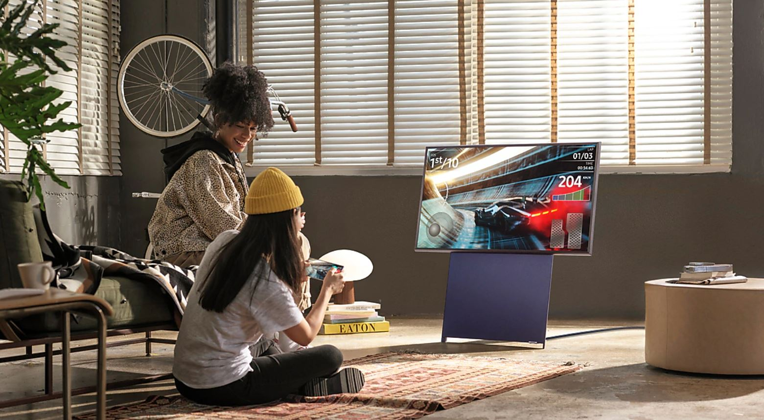 TV QLED 43" - Samsung The Sero QE43LS05T, UHD 4K, DVB-T2, Smart TV, Giratoria, Control de voz, Quantum, HDR+