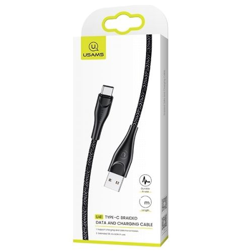 Fonott USB-C töltőkábel fekete-fehér dobozban, szöveggel.