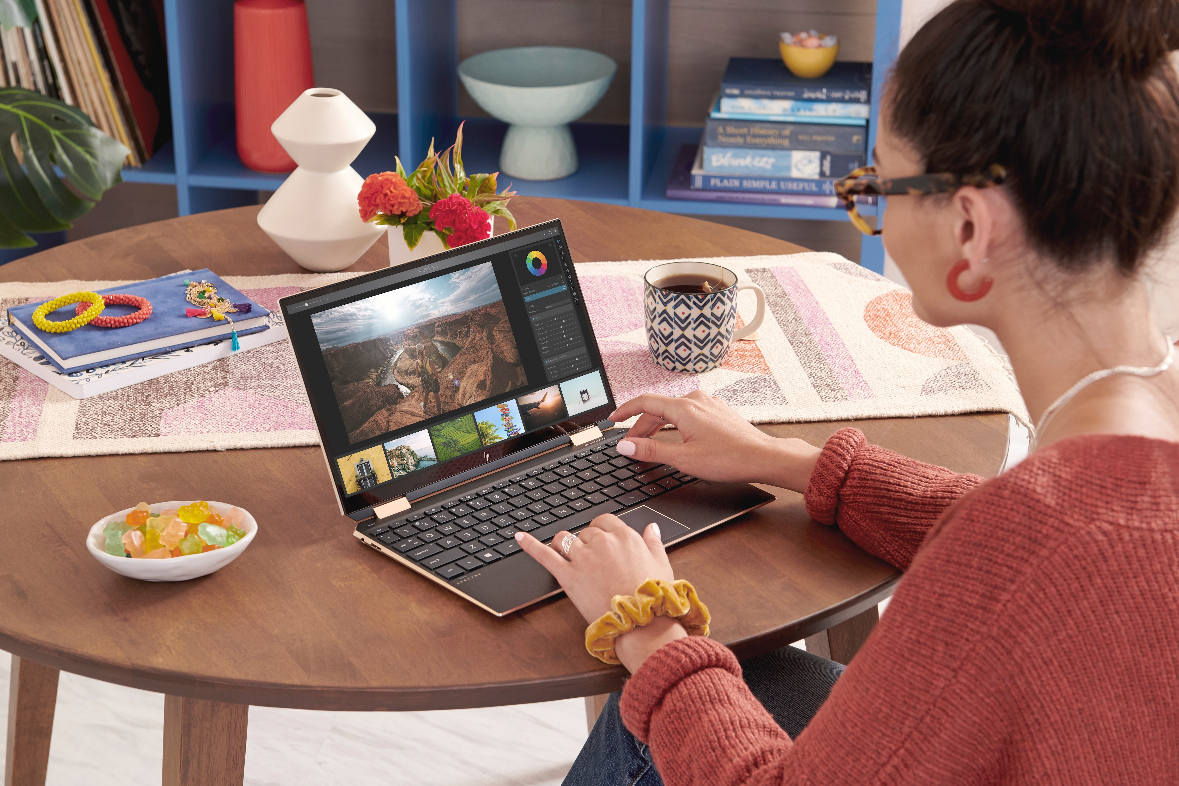 HP Spectre x360 13-aw0302ng - 13,3 Zoll - Intel® Core™ i5 i5-1035G4 - 8 GB - 512 GB - Intel® Iris® Plus Graphics - Windows 10 Home (64 Bit)