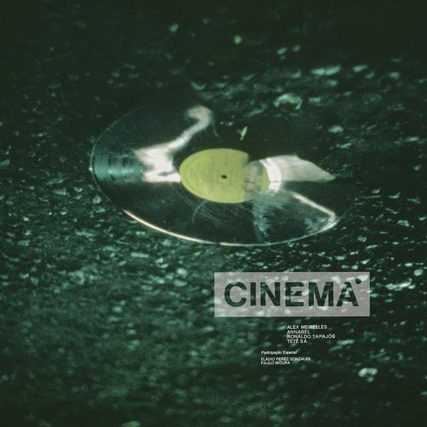 Un disque vinyle sur une surface mouillée avec le titre du film et les crédits.