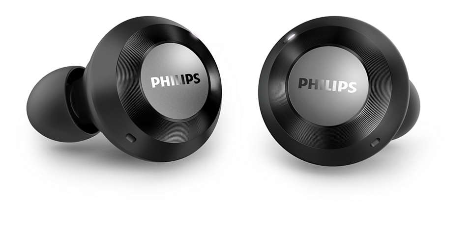Zwei schwarze Philips Ohrhörer mit silbernen Mittelknöpfen auf weißem Hintergrund.