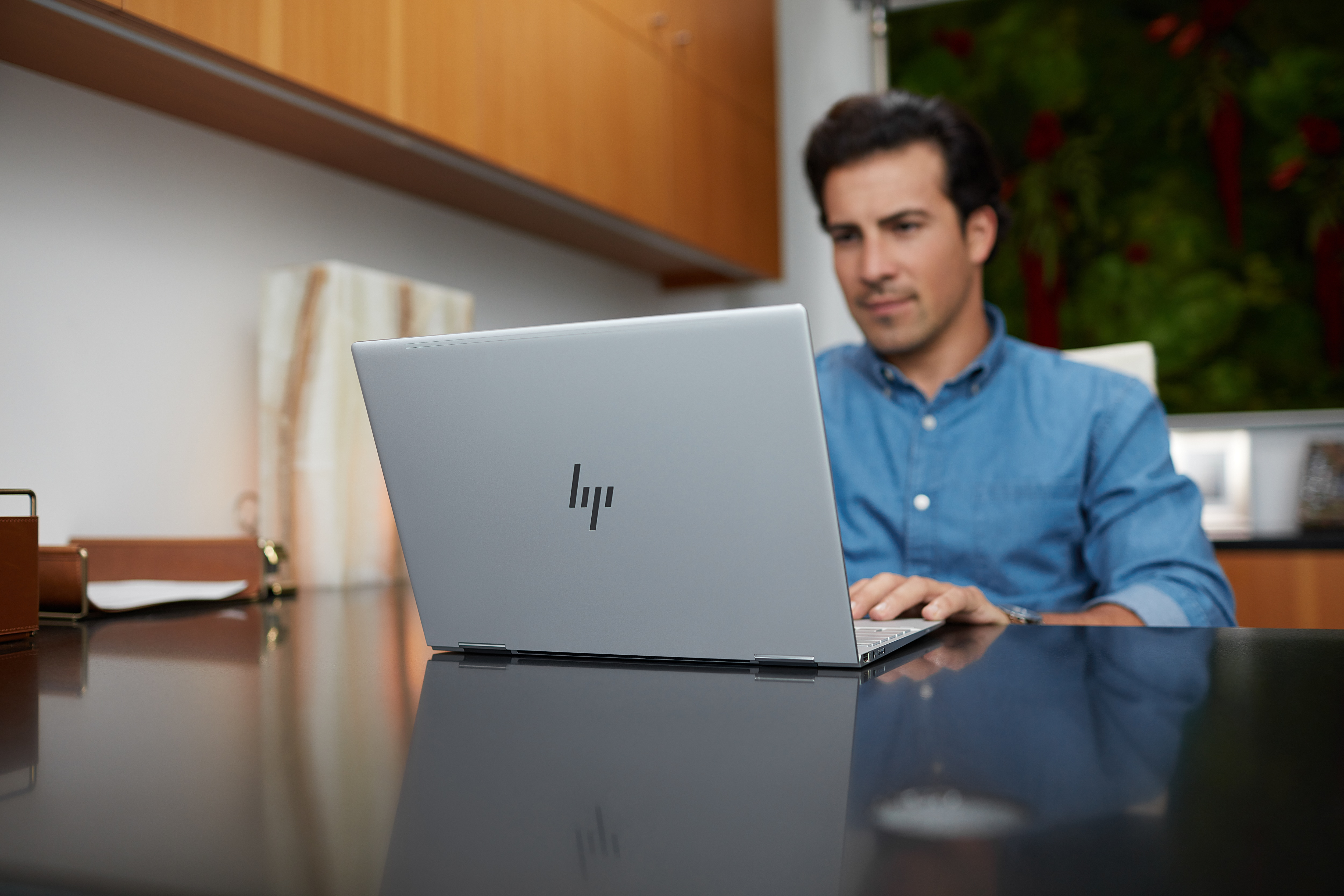 HP Spectre x360 13-ae034ng - 13,3 Zoll - Intel® Core™ i7 i7-8550U - 16 GB - 1 TB - Intel® UHD 620 - Windows 10 Home (64 Bit)