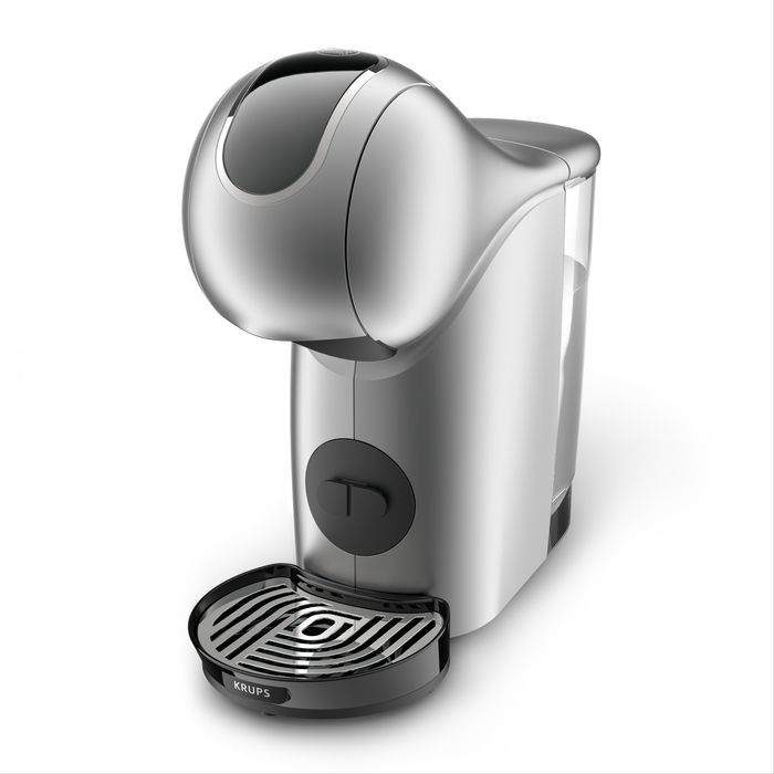 Una cafetera plateada con base negra y un depósito de agua transparente en el lado derecho.