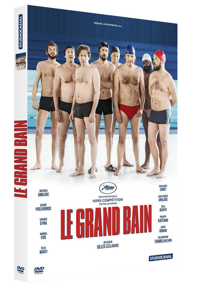 DVD-hoes van een film. Acht mannen in zwembroek staan bij een zwembad. Titel: Le Grand Bain.