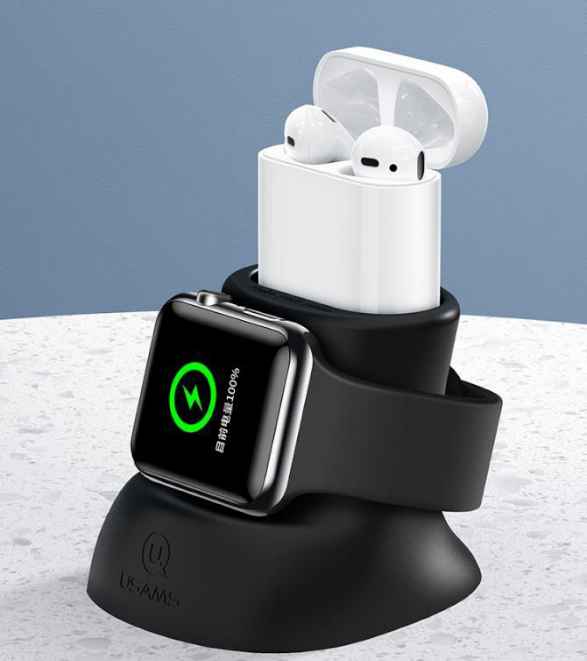 Fekete töltőállvány Apple Watch-csal és AirPodokkal.