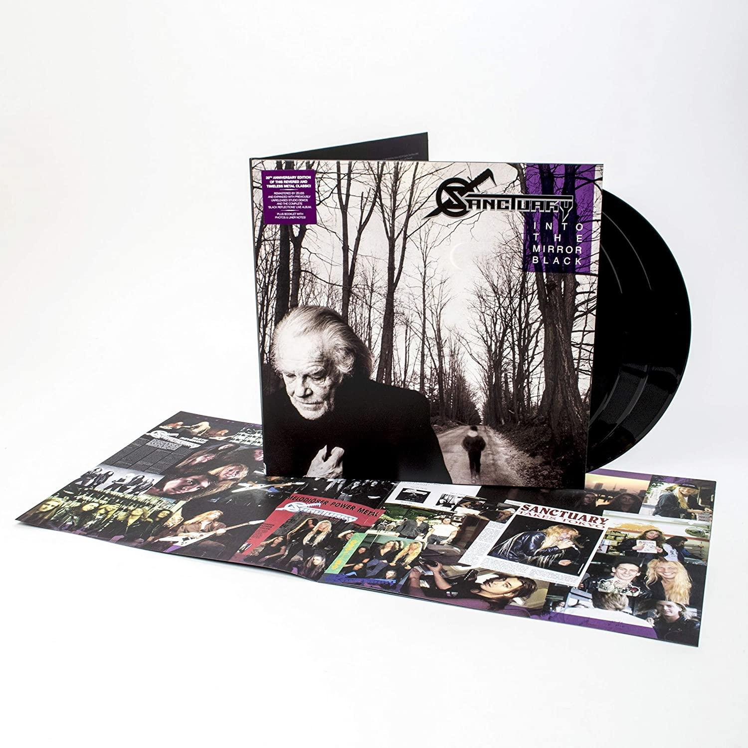 Albumcover mit einem alten Mann, einer Straße und Bäumen. Schwarze Schallplatte und offenes Albumcover.
