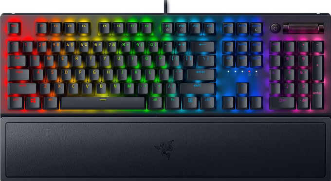 Schwarze Razer-Tastatur mit bunter, regenbogenfarbener Hintergrundbeleuchtung.