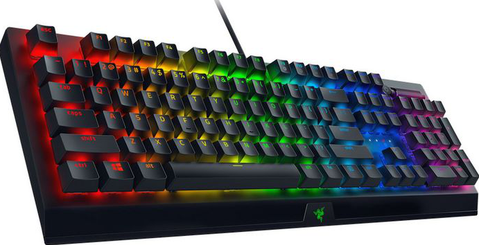 Schwarze Tastatur mit regenbogenfarbenen Tasten, das Razer-Logo ist sichtbar.
