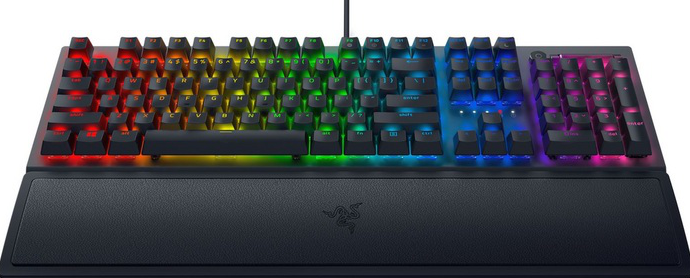 Razer-Tastatur mit Regenbogenbeleuchtung. Enthält Handballenauflage und Tastenkappen.