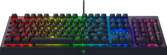 Schwarze Razer-Tastatur mit mehrfarbigen LED-Leuchten.