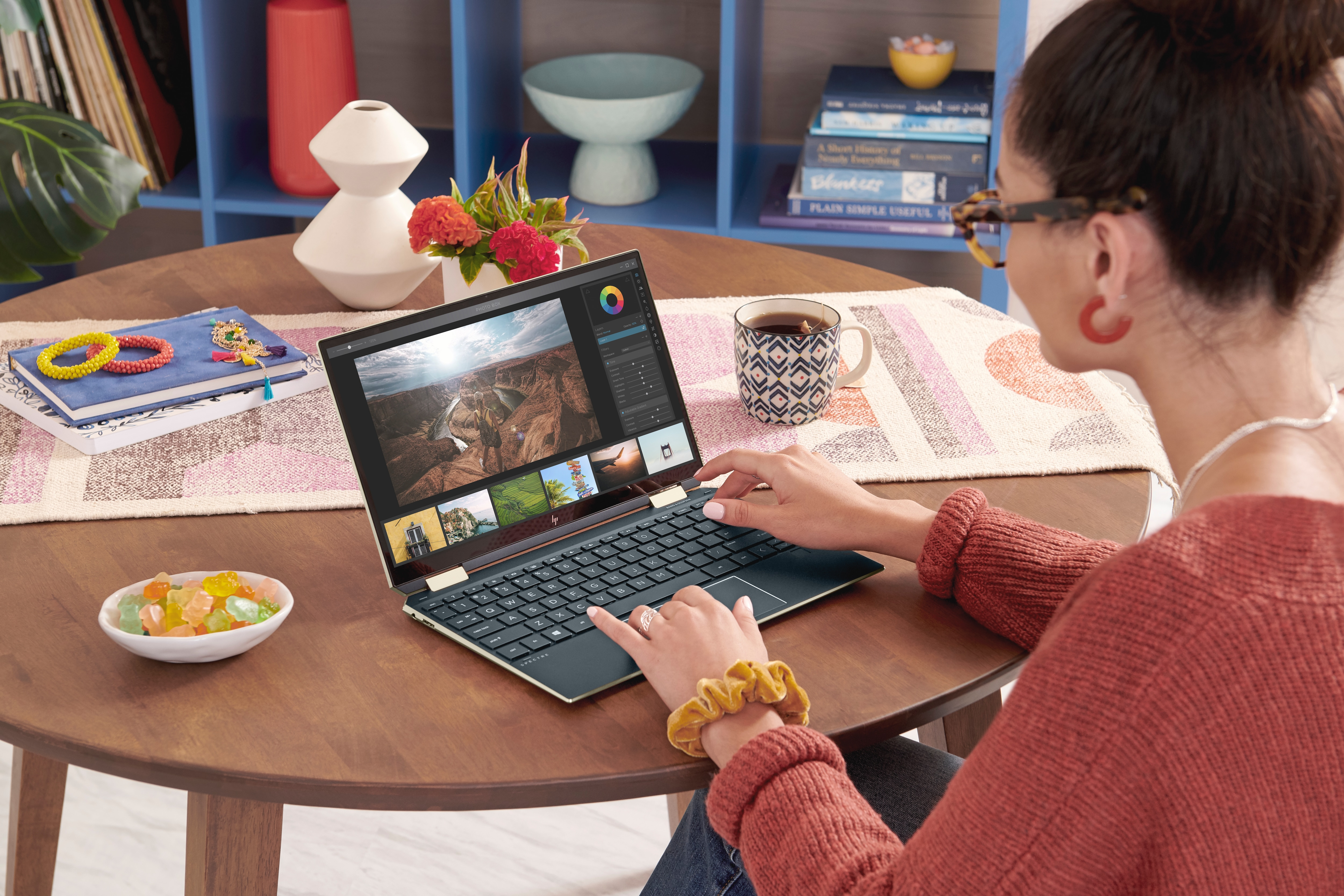 HP Spectre x360 13-aw0302ng - 13,3 Zoll - Intel® Core™ i5 i5-1035G4 - 8 GB - 512 GB - Intel® Iris® Plus Graphics - Windows 10 Home (64 Bit)
