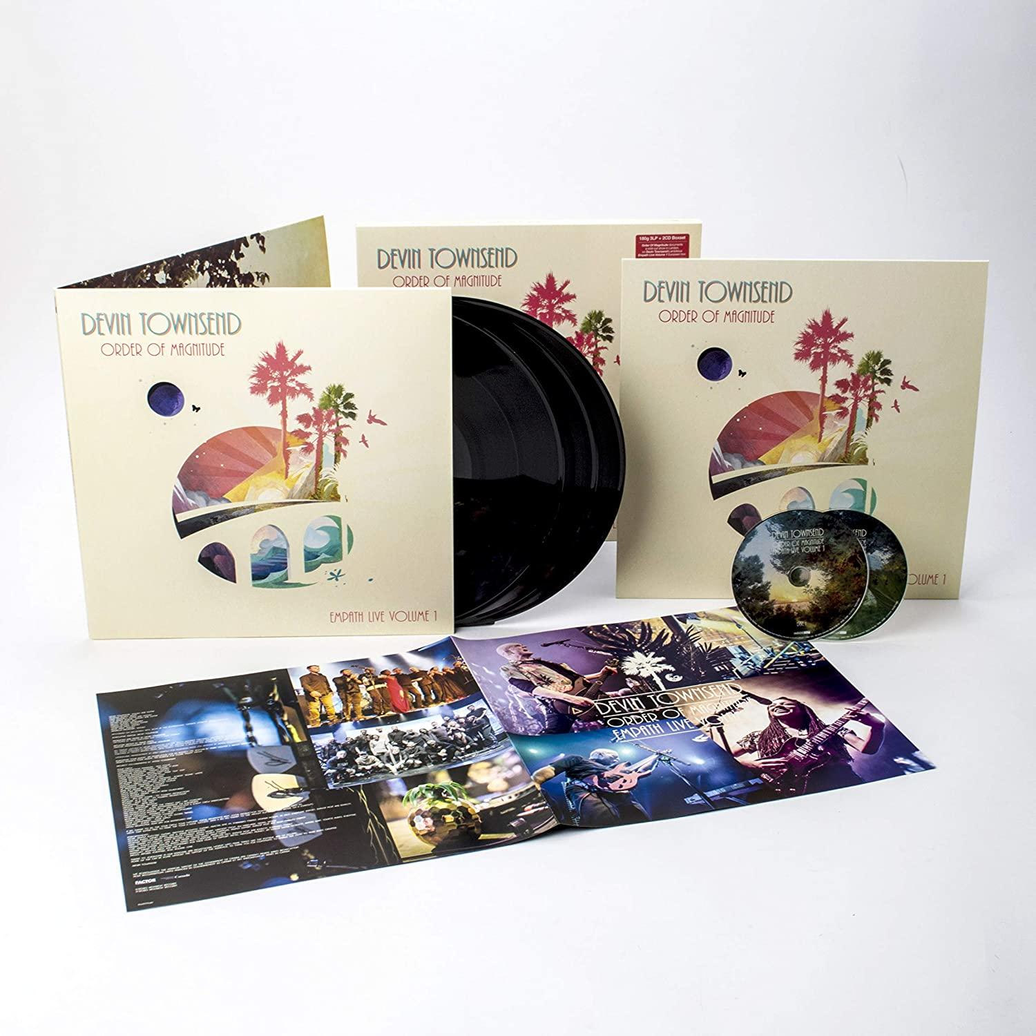 Eine Sammlung von Devin Townsend Vinyl-Schallplatten und CDs, angeordnet mit Album-Artwork. Der Albumtitel lautet 'Empath Live'.