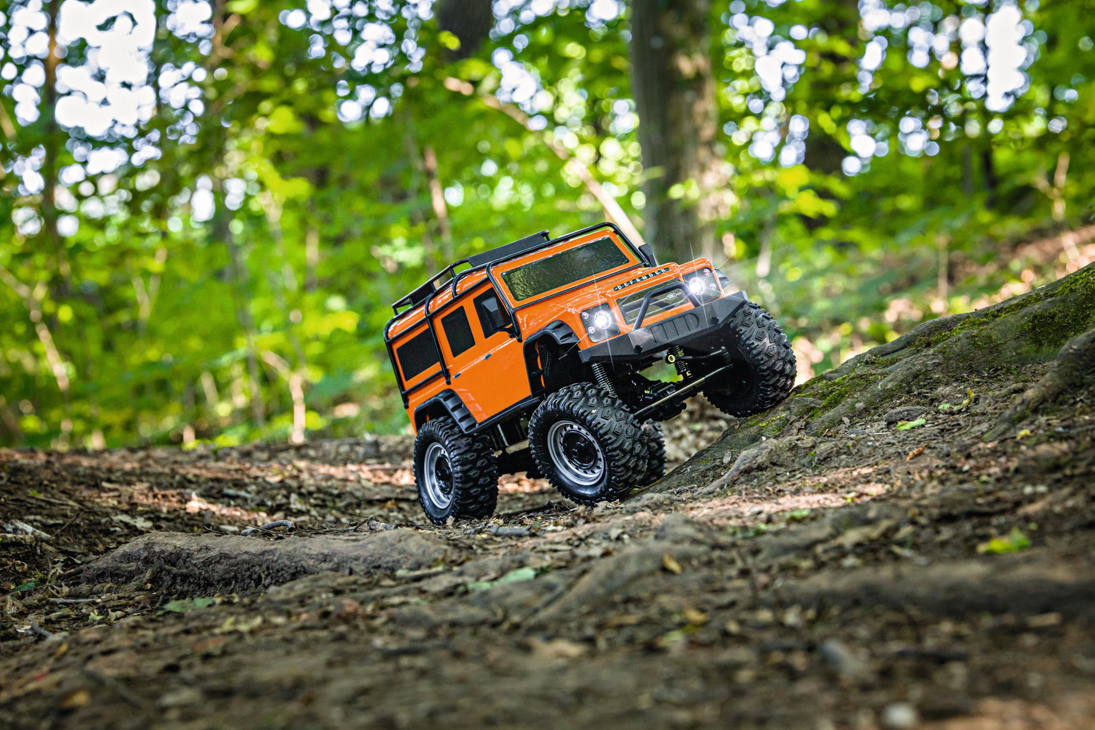 CARSON 1:8 Land Rover Defender 100% RTR Spielzeugmodell, Orange