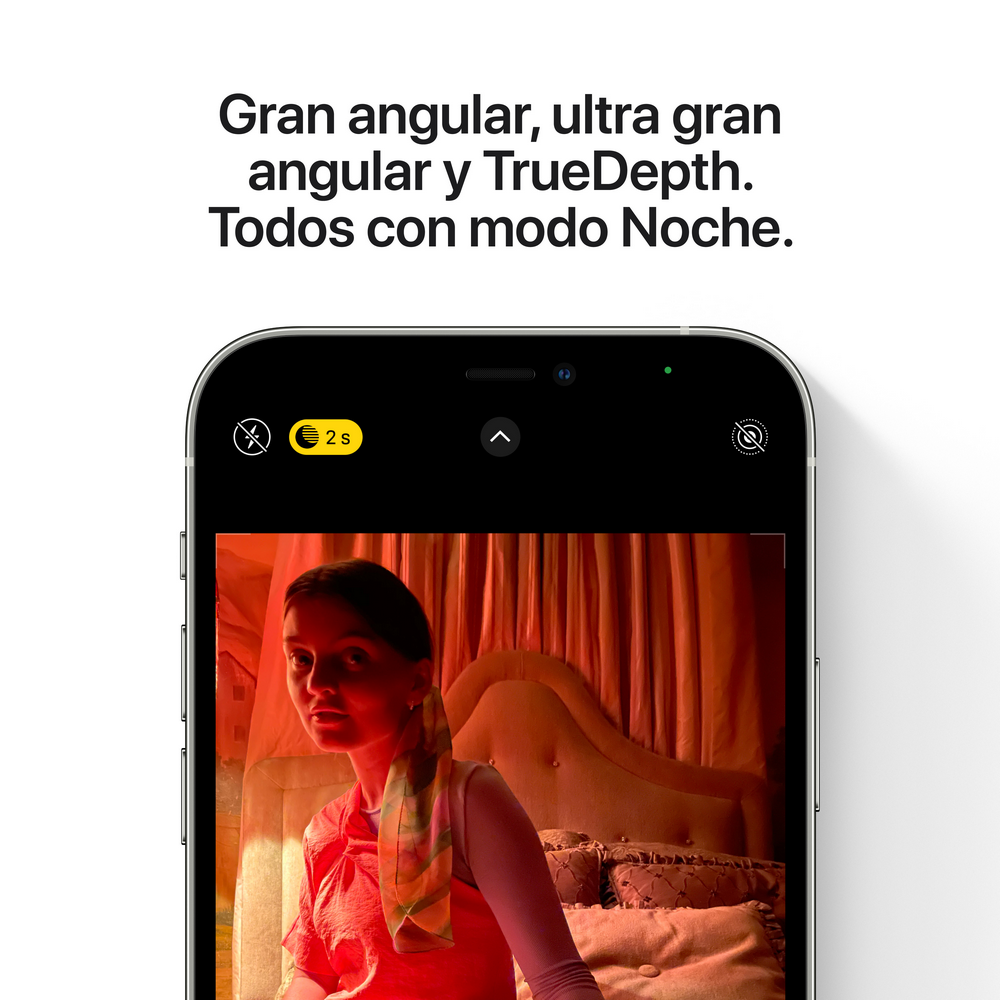 Una pantalla de iPhone con un retrato de mujer en un dormitorio, con texto arriba.