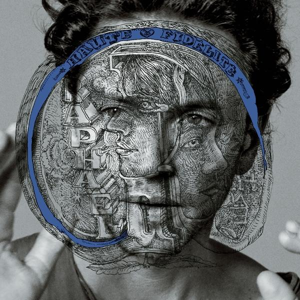 Portrait d'un visage d'homme superposé d'un dessin de pièce avec le texte 'HAUTE FIDELITE'.