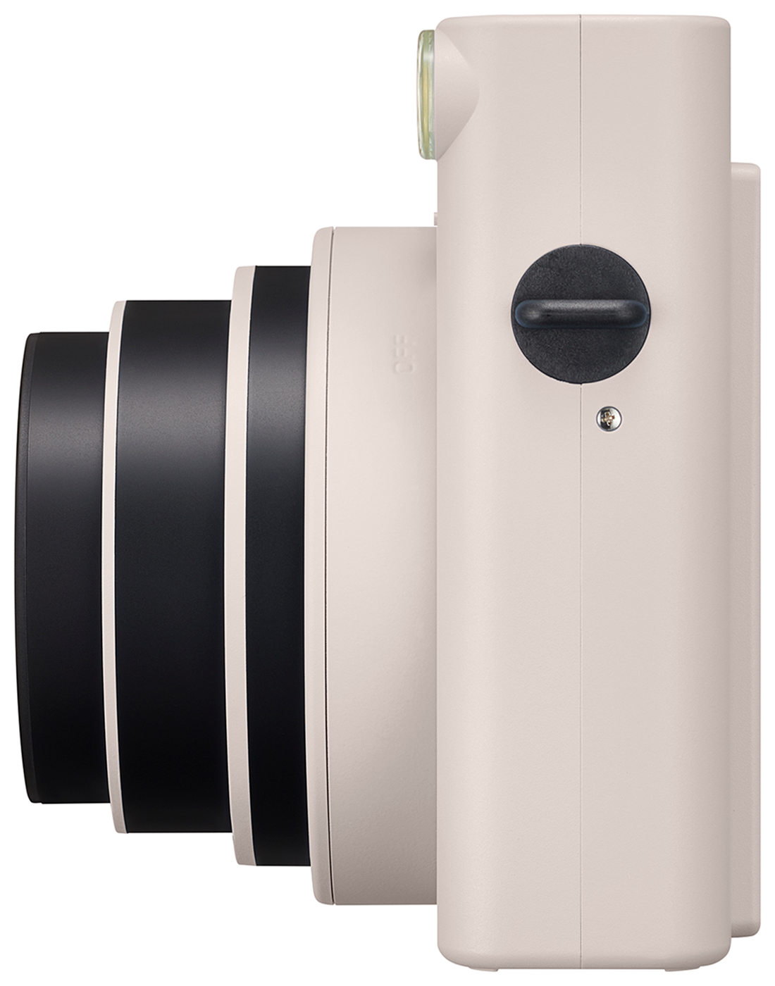 Zijaanzicht van een instant camera, gebroken witte behuizing, zwarte lens.