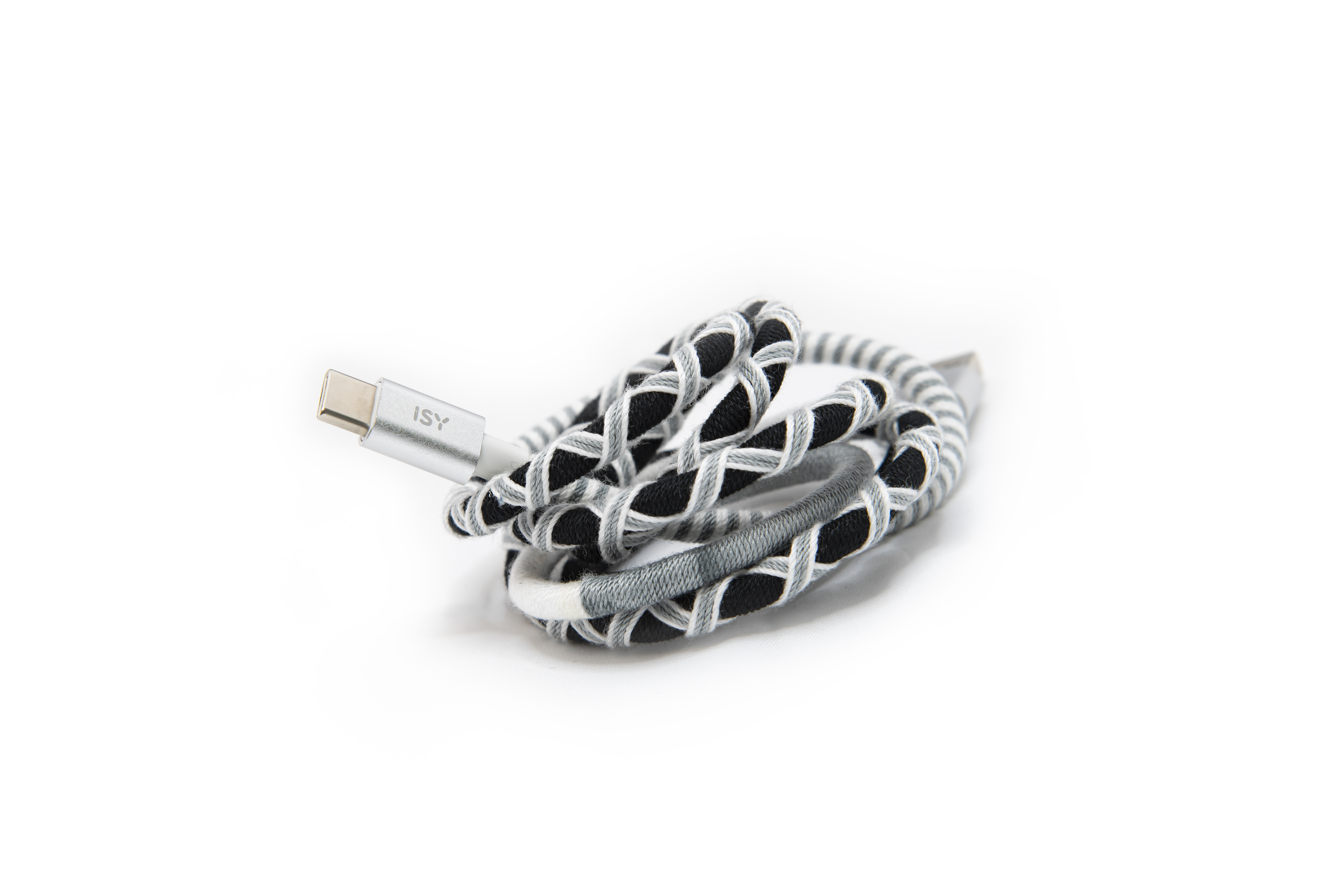 Ein gewendeltes, geflochtenes USB-C-Kabel in Schwarz, Weiß und Grau auf weißem Grund.