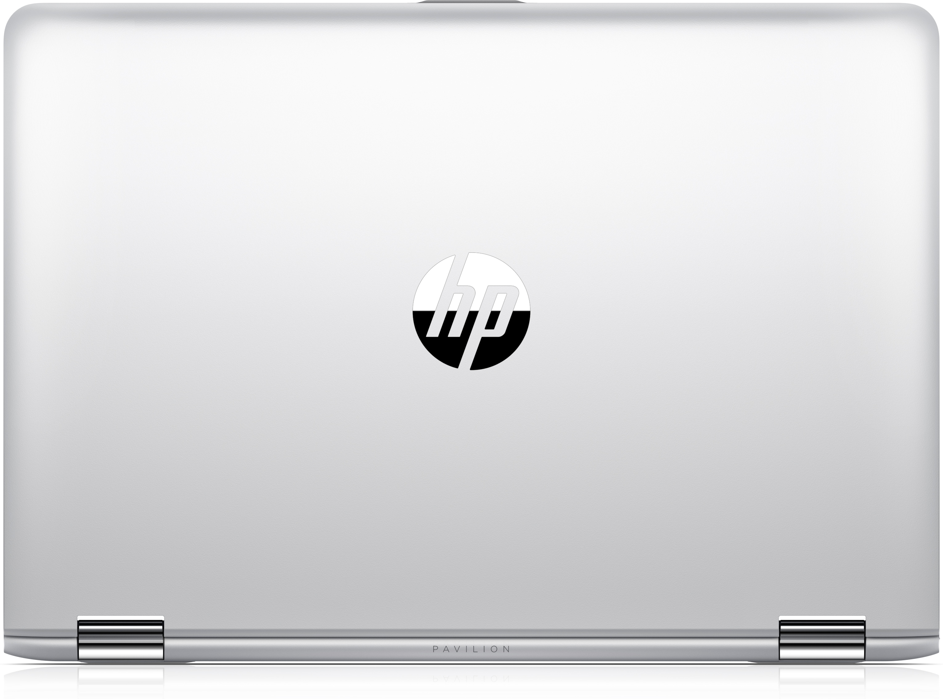 Die geschlossene Rückseite eines silbernen HP Pavilion Laptops mit zentriertem runden Logo und zwei silbernen Scharnieren.
