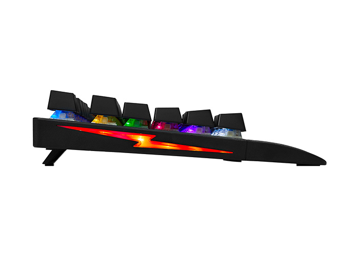 RGB aydınlatmalı ve yıldırım cıvatası tasarımlı siyah bir oyun klavyesi.