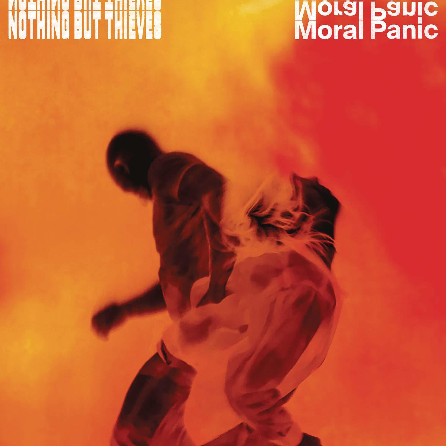Albumcover: Nothing But Thieves - Moral Panic. Eine Person in Weiß, roter Hintergrund.