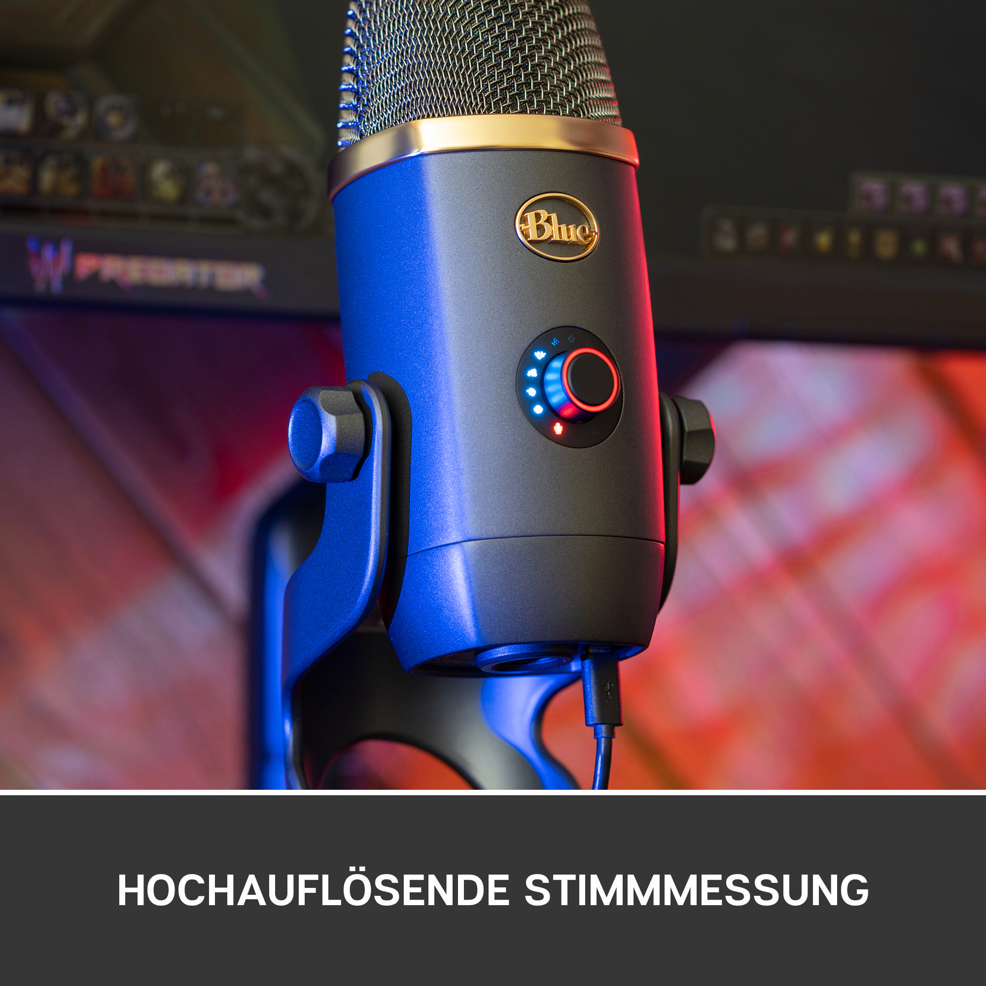 Blaues Mikrofon mit goldenem Ring, das LED-Leuchten zeigt, und eine Person im Hintergrund.