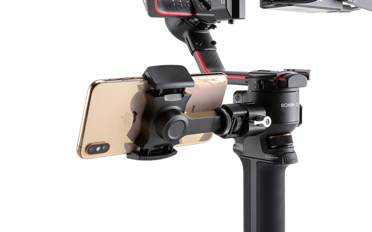 Ein Telefon, das auf einem Gimbal-Stabilisator montiert ist, goldenes Telefon mit schwarzem Telefonhalter.
