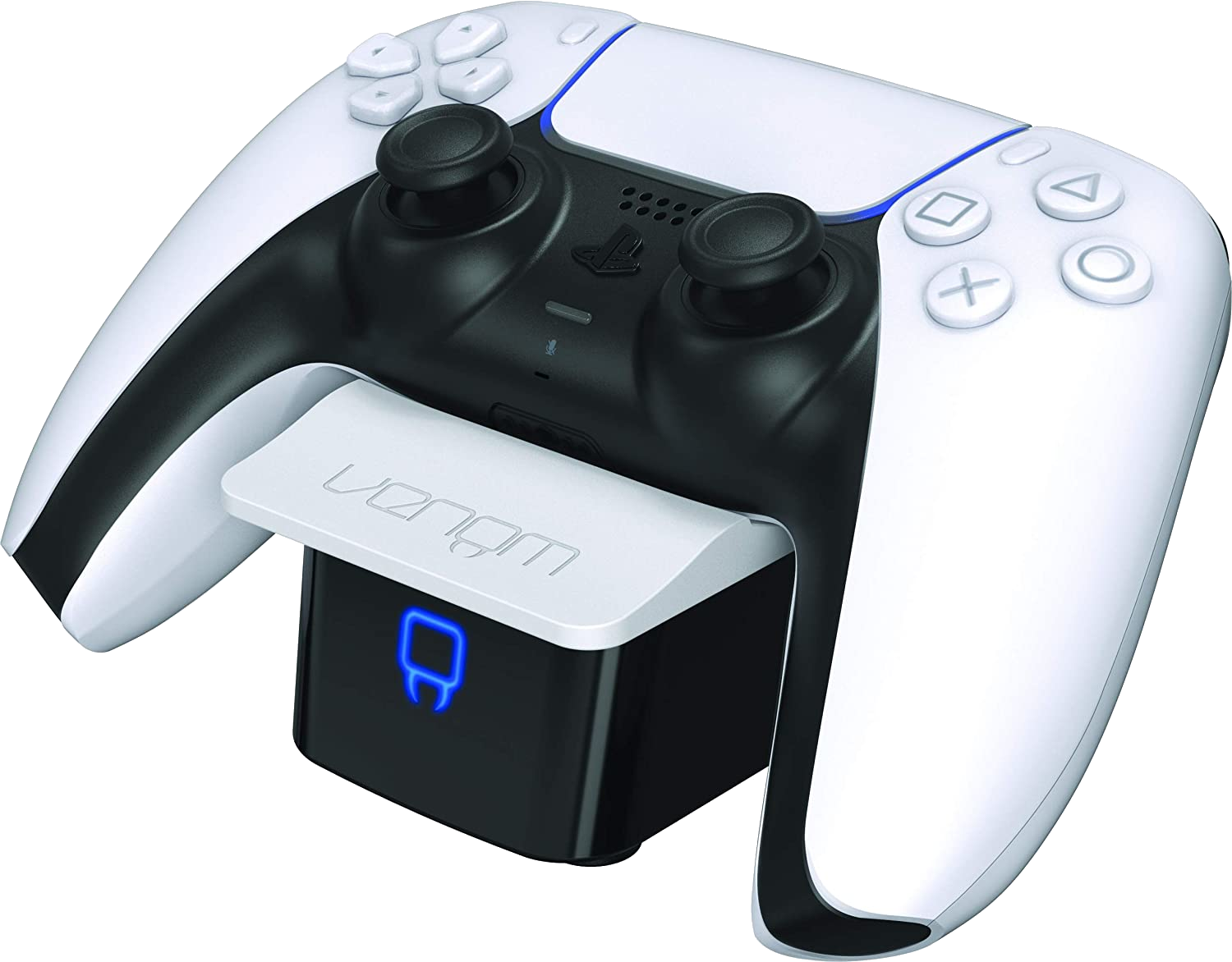 Fehér Playstation 5 vezérlő egy töltőállomáson kék fénnyel.