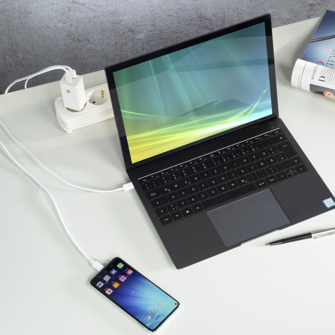 HAMA GaN, USB-C Power Delivery (PD) + USB-A QC3.0 Ladegerät Universal, Weiß