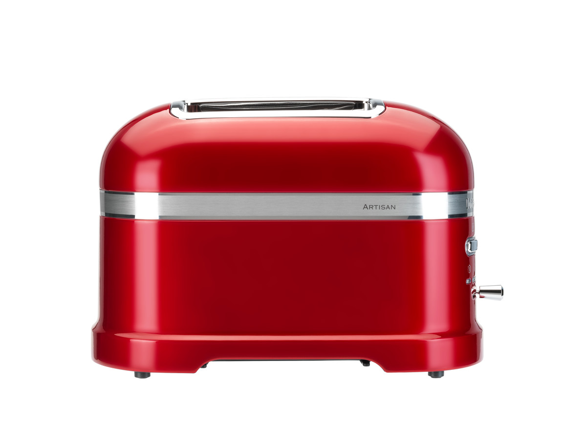 Ein roter KitchenAid Artisan Toaster mit silberner Zierleiste und weißem Hintergrund.