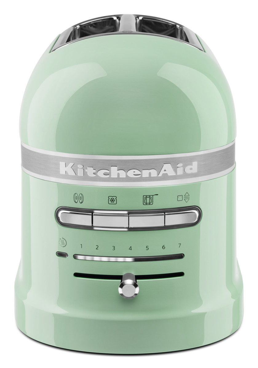Ein hellgrüner KitchenAid-Toaster mit silbernen Akzenten und mehreren Knöpfen.