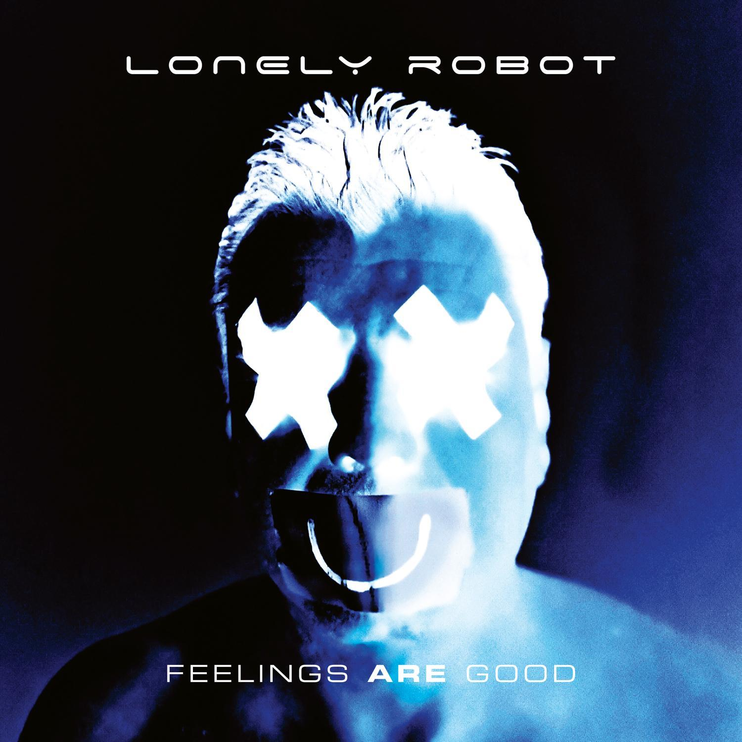 Albumcover von 'Lonely Robot'. Ein Männergesicht mit leuchtenden X-Augen und einem lächelnden Mund. Blauer Hintergrund.