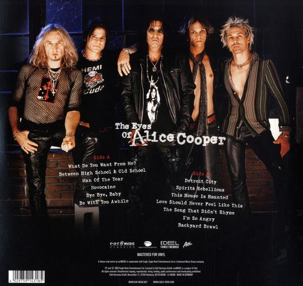 Alice Cooper és a zenekar albumának borítója. A zenekar szöveggel és számlistával pózol.