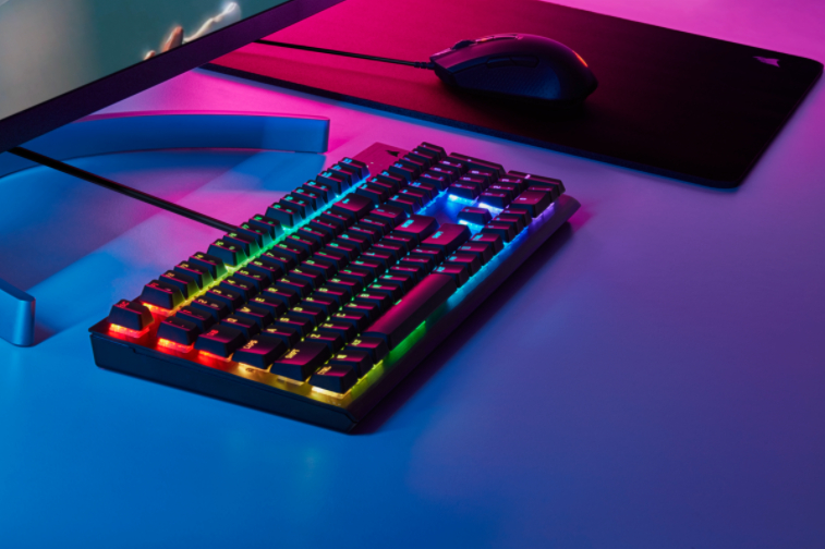 CORSAIR K60 RGB, Gaming Tastatur, Mechanisch, Cherry MX Low Profile, kabelgebunden, Schwarz
