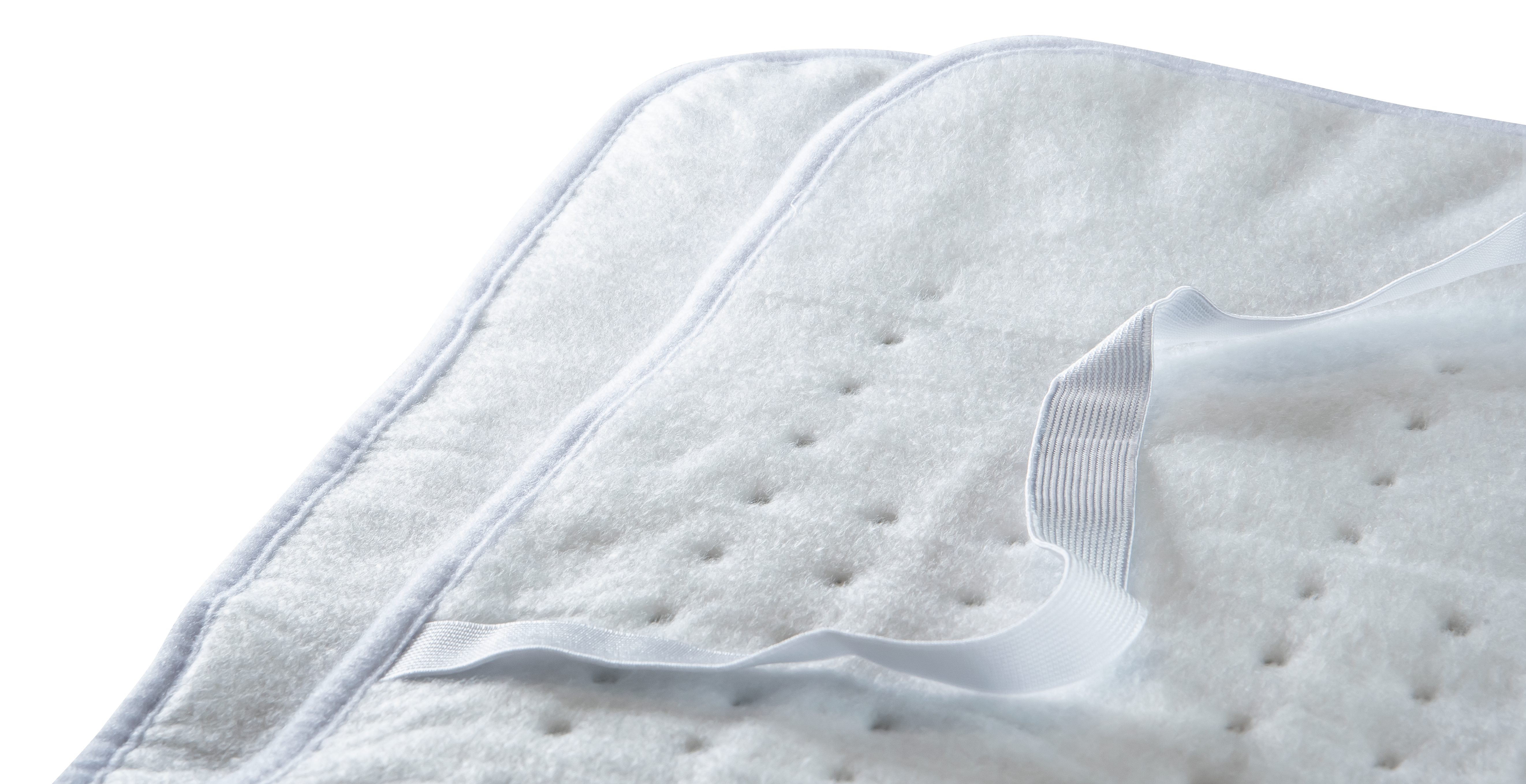 Twee witte, gewatteerde verwarmingspads met een witte band op een witte achtergrond.