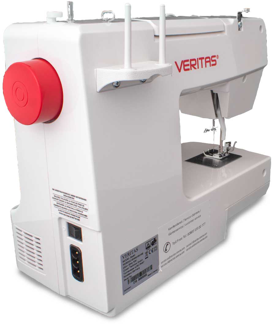 Weiße Nähmaschine mit rotem Knopf und der Marke Veritas.