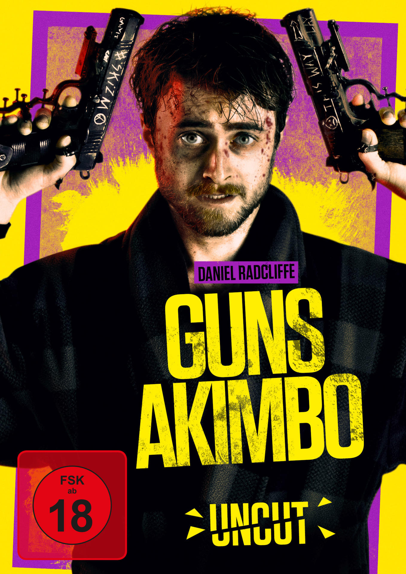 Filmposter von Guns Akimbo. Daniel Radcliffe hält Waffen. Text: Guns Akimbo Uncut.