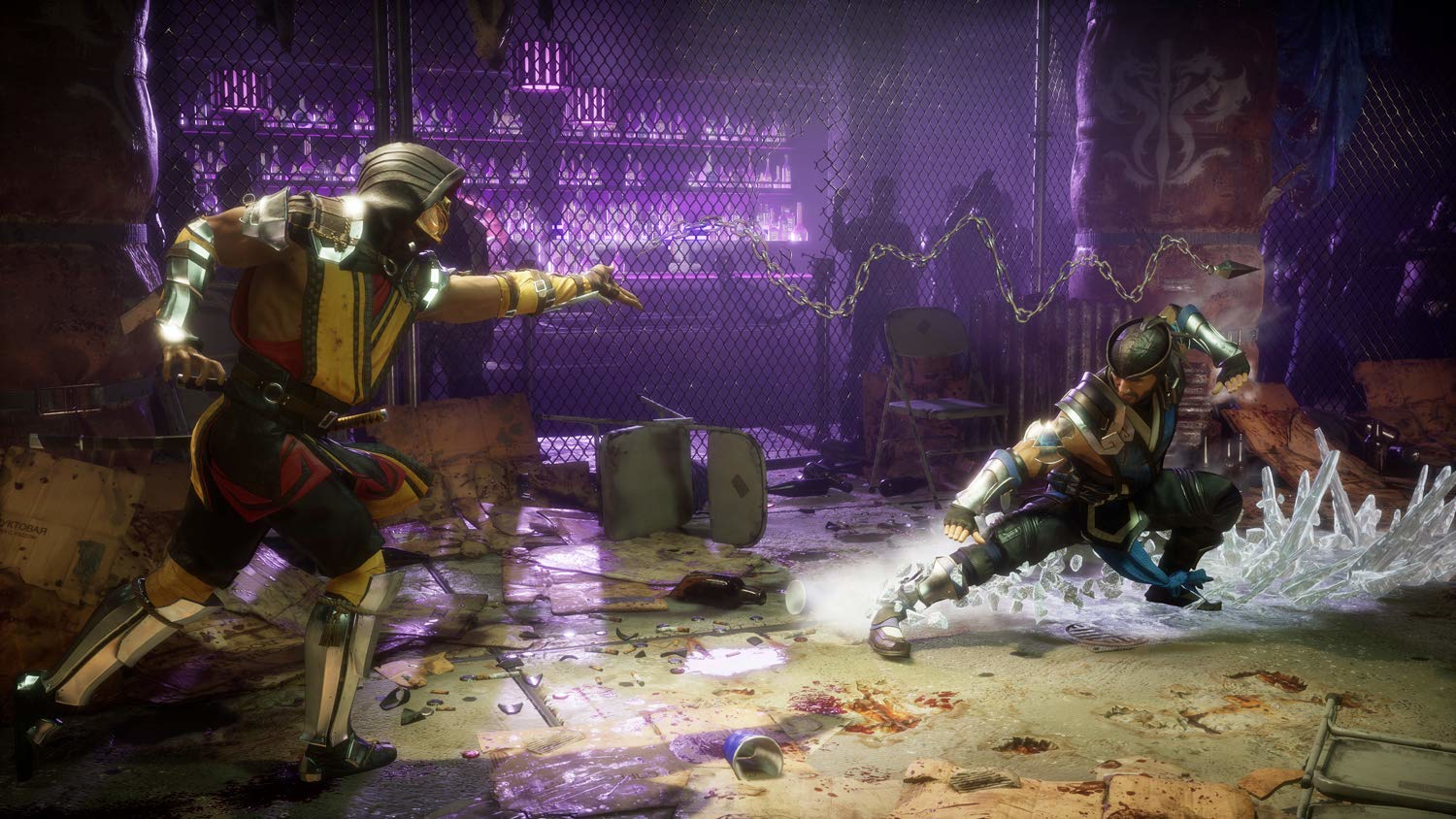 Due personaggi di Mortal Kombat combattono in un ambiente oscuro e cupo con effetti di ghiaccio.