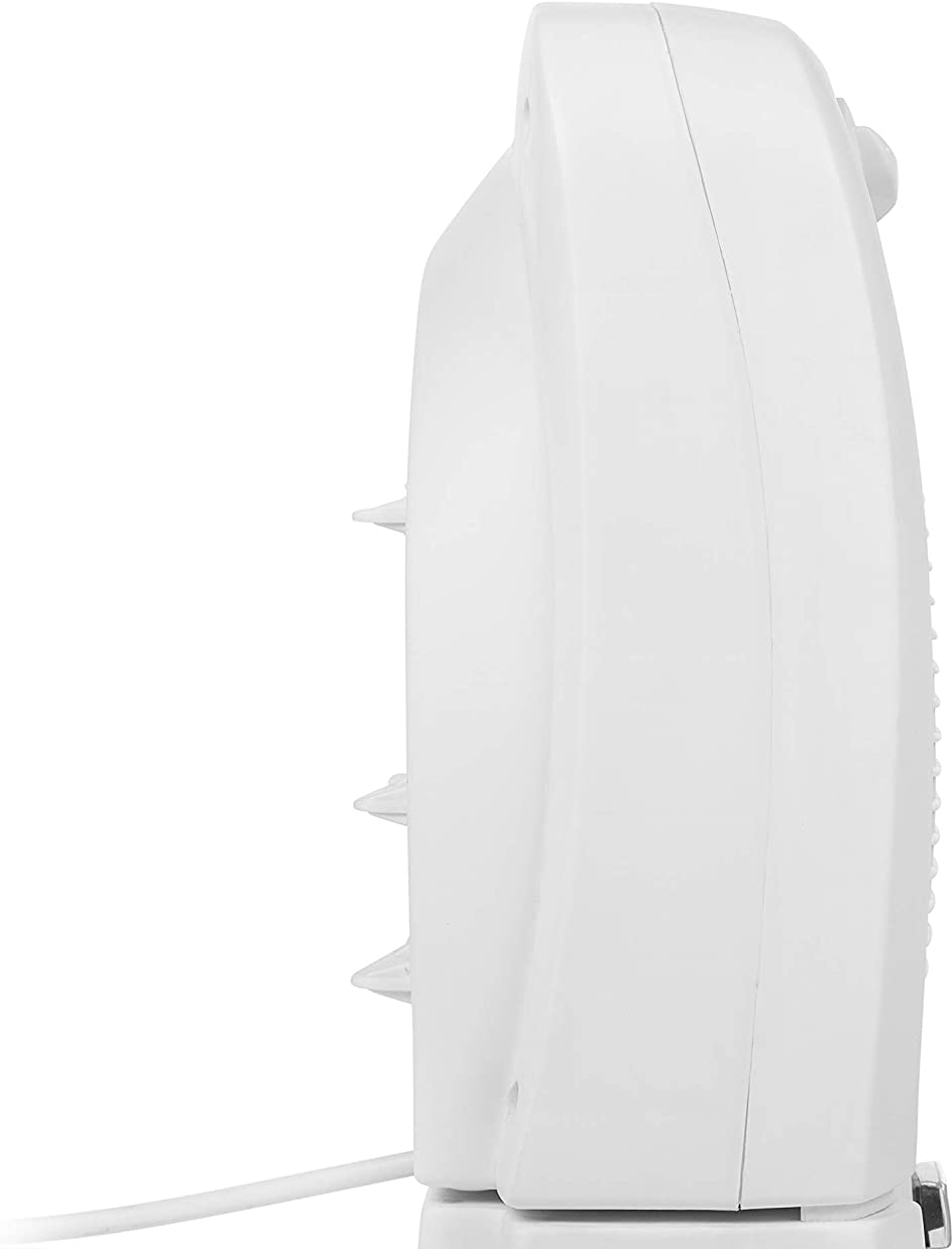 Weißer Ventilator, Seitenansicht, mit drei Flügeln und einem Stromkabel.