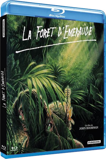 DVD-hoes van "La Forêt d'Emeraude". Een man kijkt van achter de bladeren. Jungle-scène op de achtergrond.