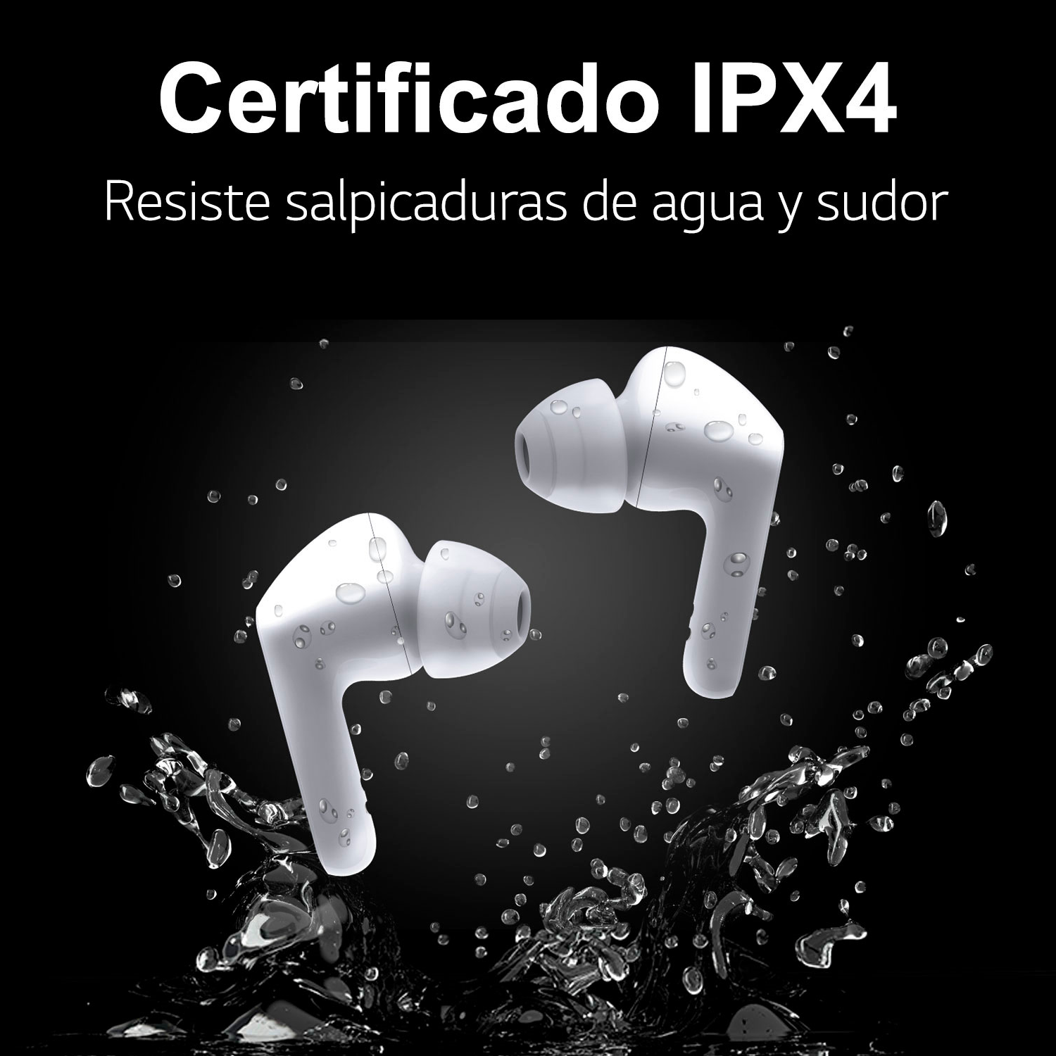 Auriculares inalámbricos blancos con gotas de agua y salpicaduras, sobre fondo negro.