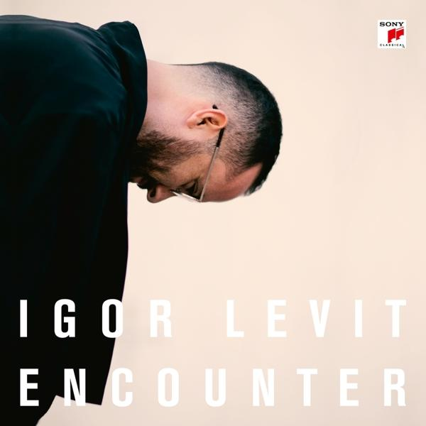 Albumcover. Igor Levit in Schwarz, blickt nach unten. Titel: Igor Levit Encounter.