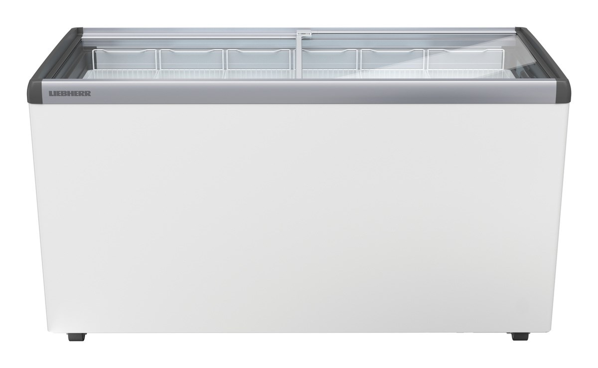 Weißer Kühlschrank mit Glasplatte und Edelstahlrahmen. Innen befinden sich weiße Behälter.