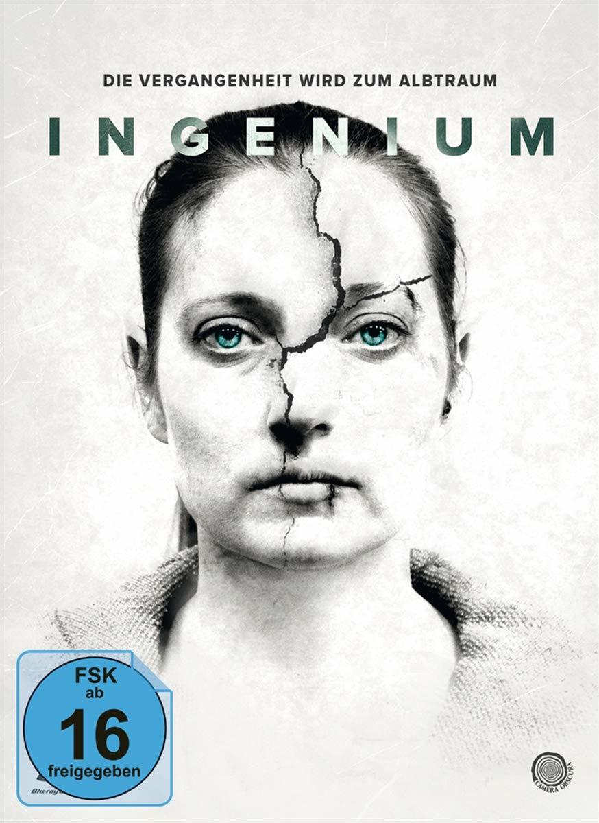 DVD-Cover mit einem halbierten Frauengesicht. Text oben. Blaue Augen.