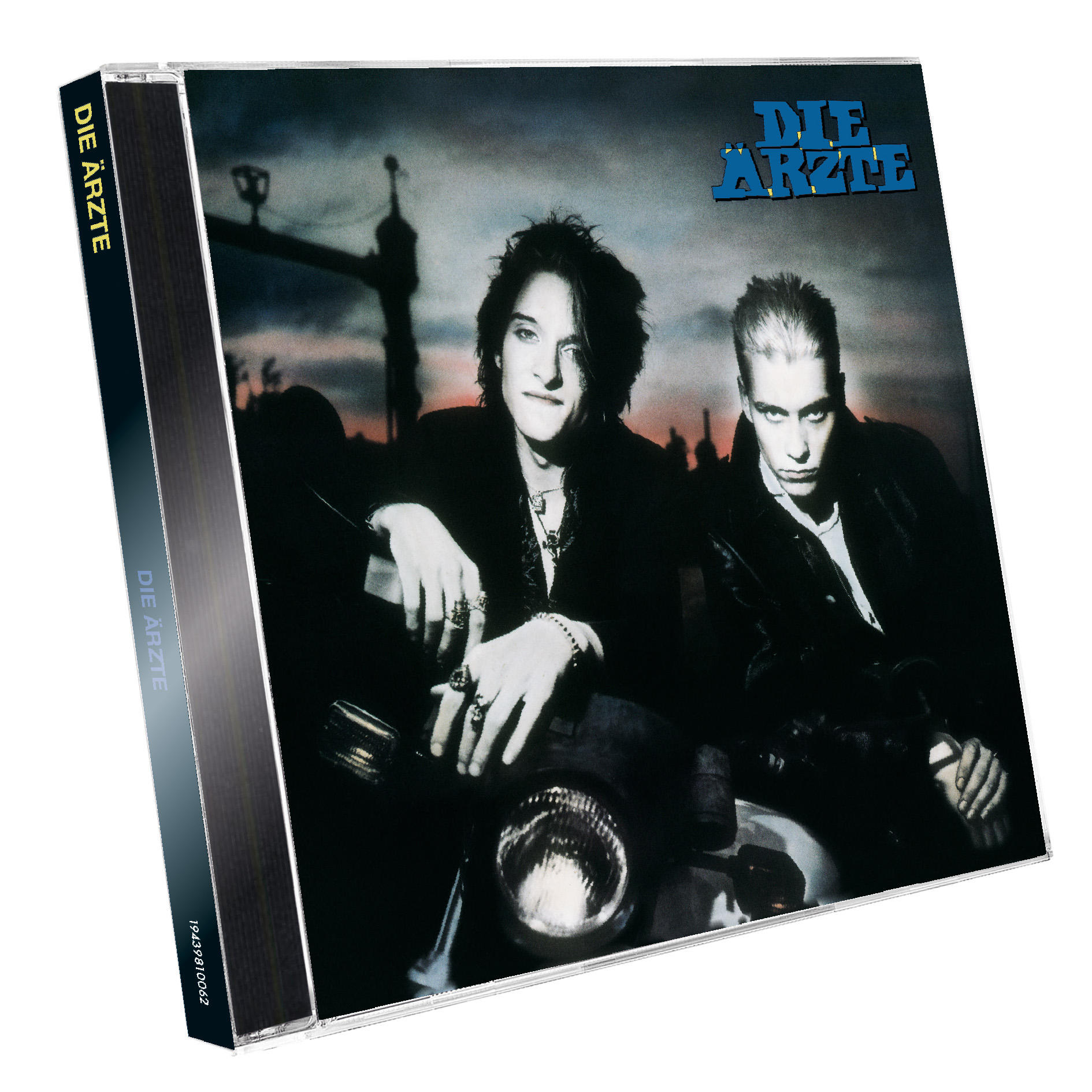 CD-Hülle von 'Die Ärzte'. Die Bandmitglieder sind auf dem Cover, mit Stadt im Hintergrund. Der Rücken ist sichtbar.